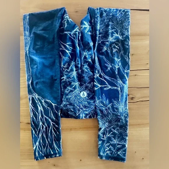 Yoga Democracy Root to Rise Leggings - Picture 6 of 7